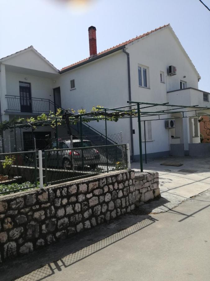 Apartmani Lukacic Биоград-на-Мору Экстерьер фото